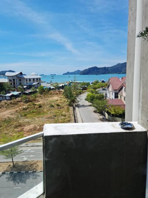 Full Moon Apartment Kuah Bagian luar foto