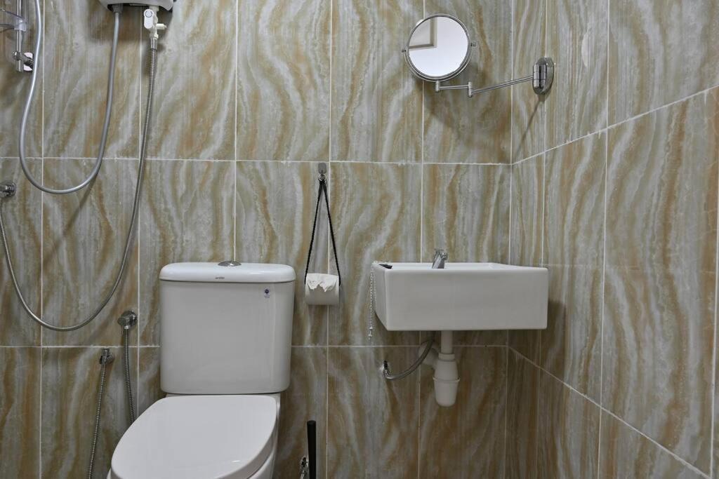 Full Moon Apartment Kuah Bagian luar foto