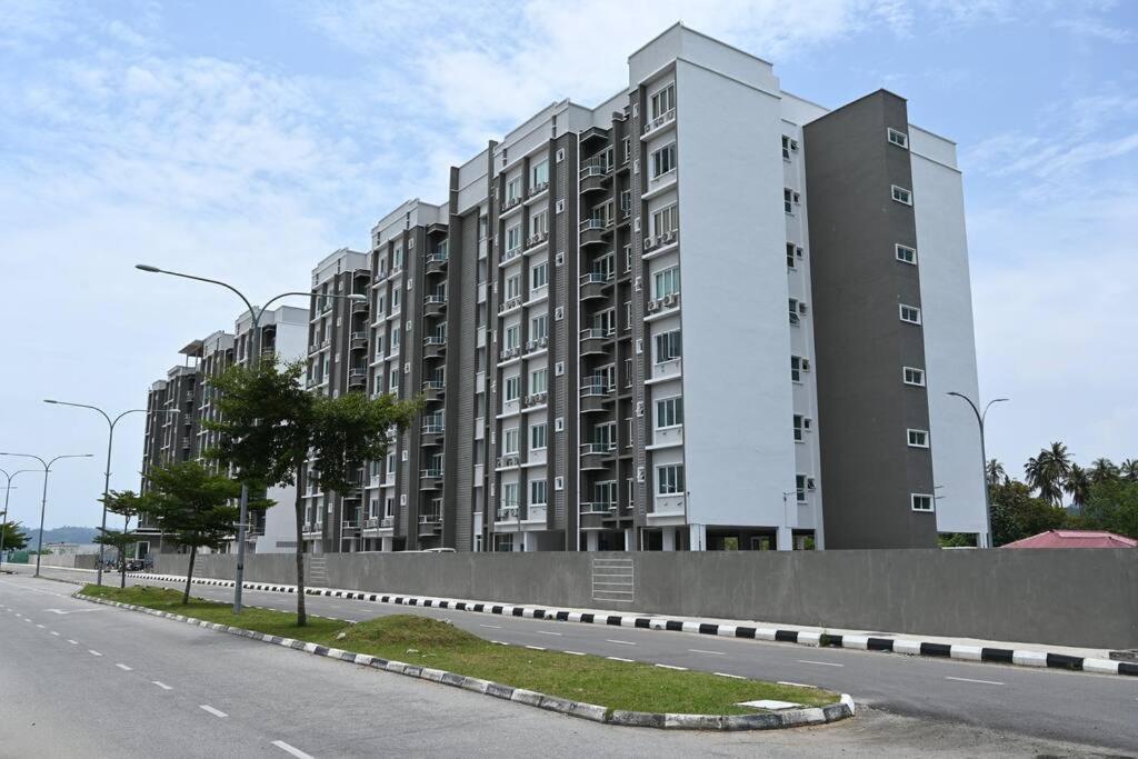 Full Moon Apartment Kuah Bagian luar foto