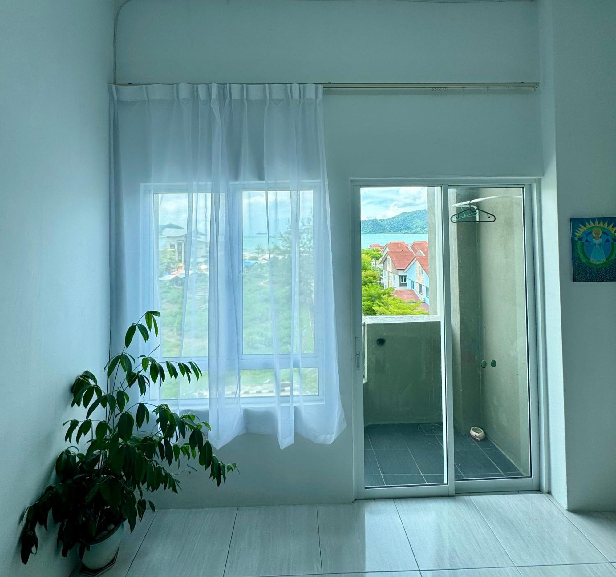 Full Moon Apartment Kuah Bagian luar foto